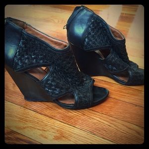 Elizabeth and James SWOON wedges